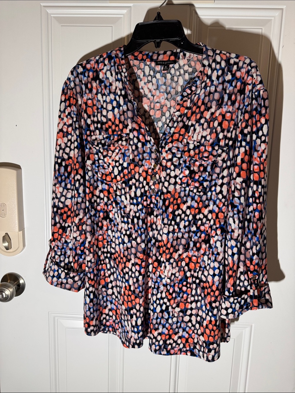 Ava & Grace Navy Multicolor Dot-Print V-Neck Blouse